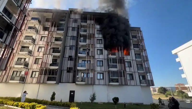 Çanakkale'de Yangın Panik Yarattı: Sabahın İlk Saatlerinde Korku Dolu Anlar