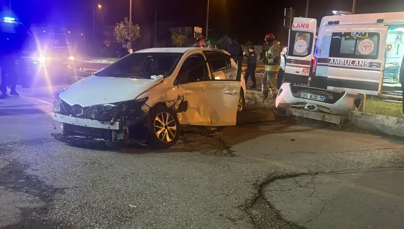 Pikap ve Otomobil Çarpıştı: Kaza Anında Yaşananlar ve Olası Sebepler