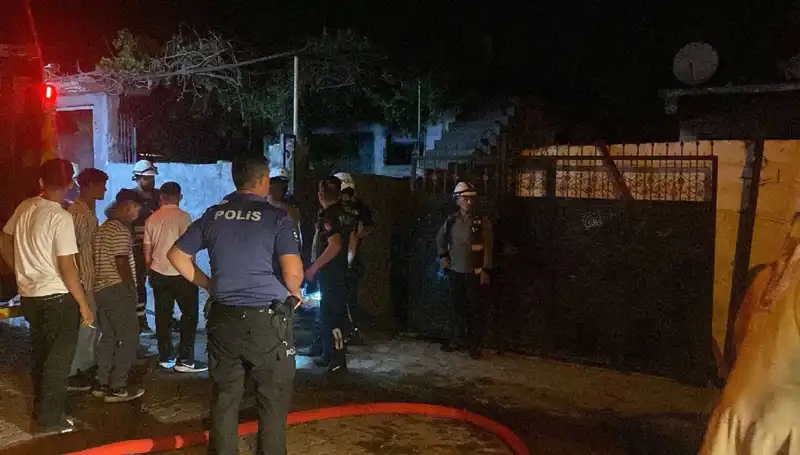 Ailesinin Evini Yakan Genç, Linçten Son Anda Kurtuldu