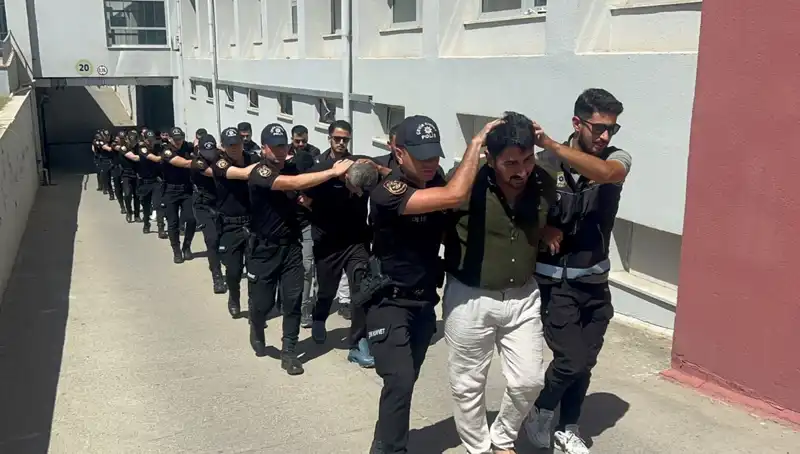 Adana'da Ele Geçirilen 825 Kilo Eroin Operasyonu: 16 Tutuklama