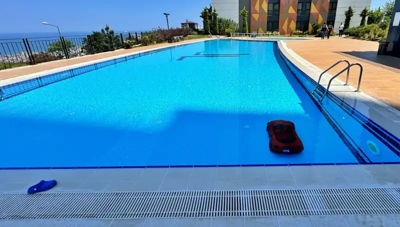 Samsun’da Şok Olay: 4 Yaşındaki Çocuk Akülü Arabasıyla Havuzda Can Pazarı Verdi