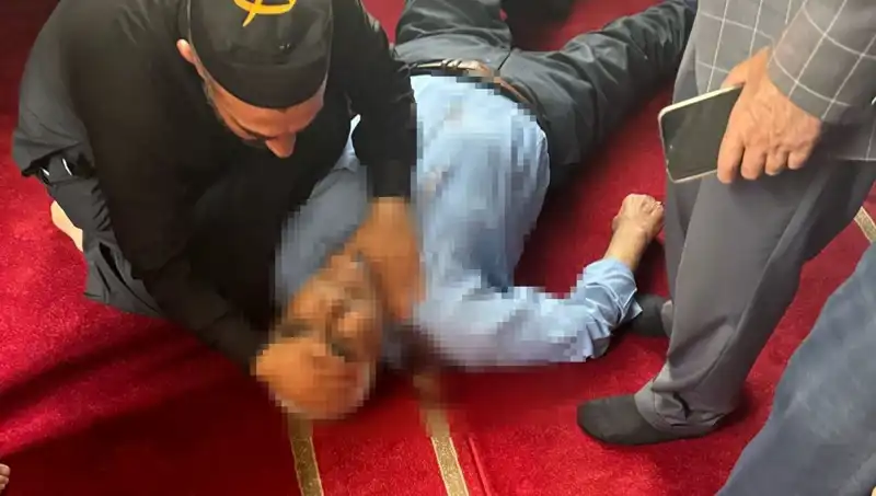 Camide Namaz Kılarken Bıçaklanan Adamın Sırrı Ortaya Çıktı