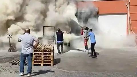 AVM Depo Alanında Korkutan Yangın: Sağlık Durumu Nasıl?