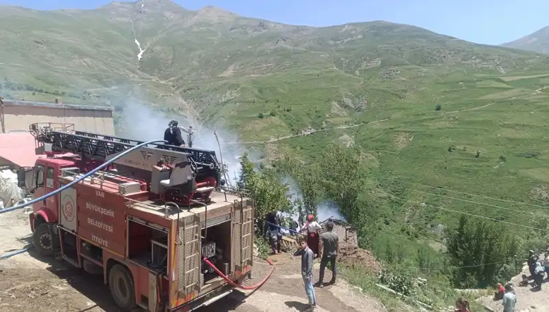 Van'da Evde Yangın: Küçük Çocuğun Hayatını Kaybetmesi Üzerine Düşünceler