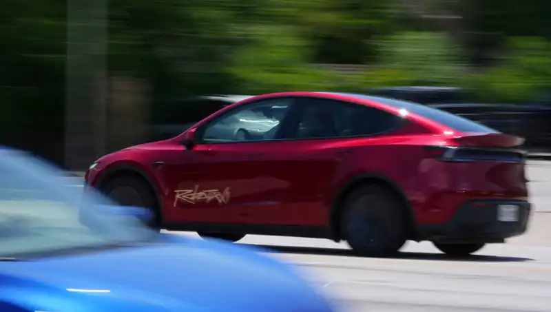 Tesla'nın Robotaxi Projesi İflas Etti mi? Hız ve Güvenlik Sorunları!