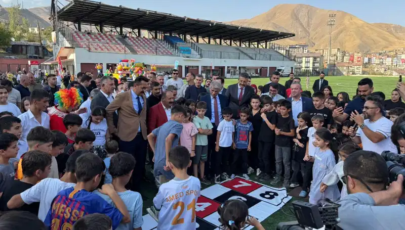 Anadolu Şenliği Hakkari'de Coşku Dolu Etkinliklerle Başladı