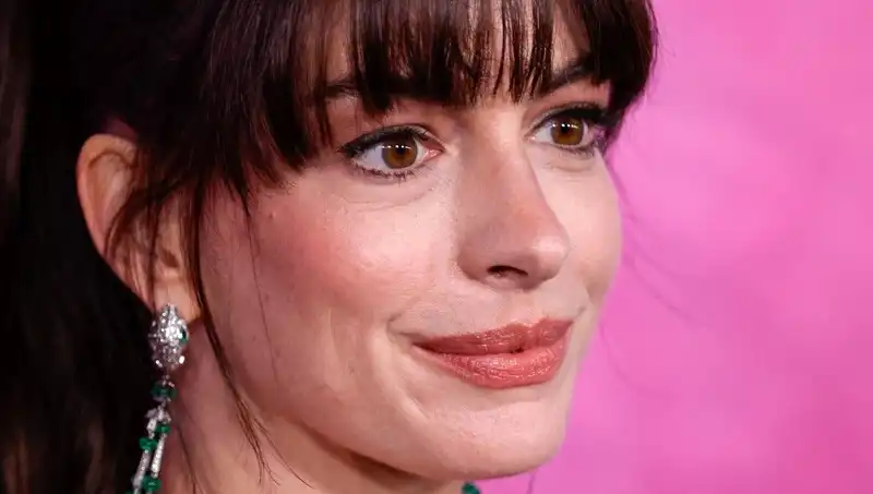 Hollywood'un Karanlık Yüzü: Yüzde Ölü İnsan Derisi Bjkm Trendi