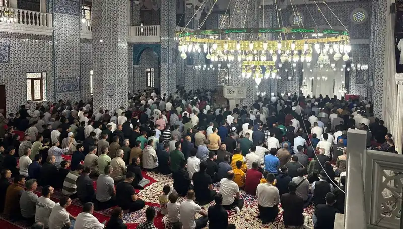 Iğdır'da İlk Bayram Namazı Coşkuyla Kılındı, Tüm Şehir Bir Araya Geldi