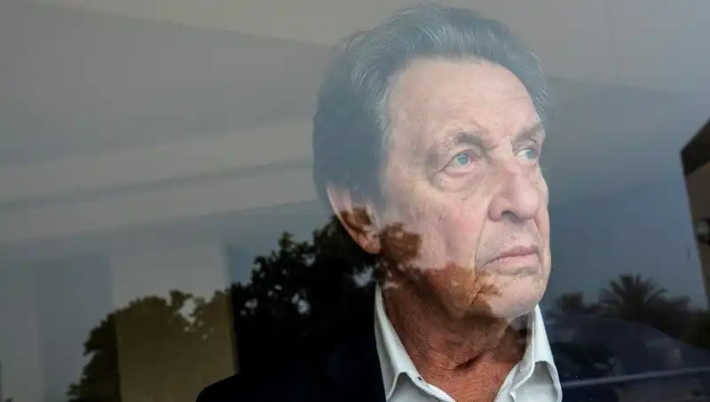 Elon Musk’ın Babası, Kızının Geleceği İçin Üç Cinayet İşlediğini Açıkladı