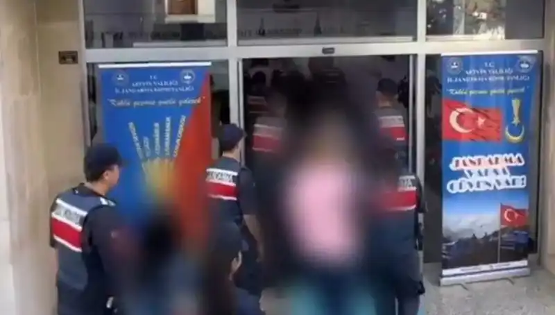 Türkiye'de FETÖ Operasyonu: 30 İlde 65 Tutuklama Gerçekleşti