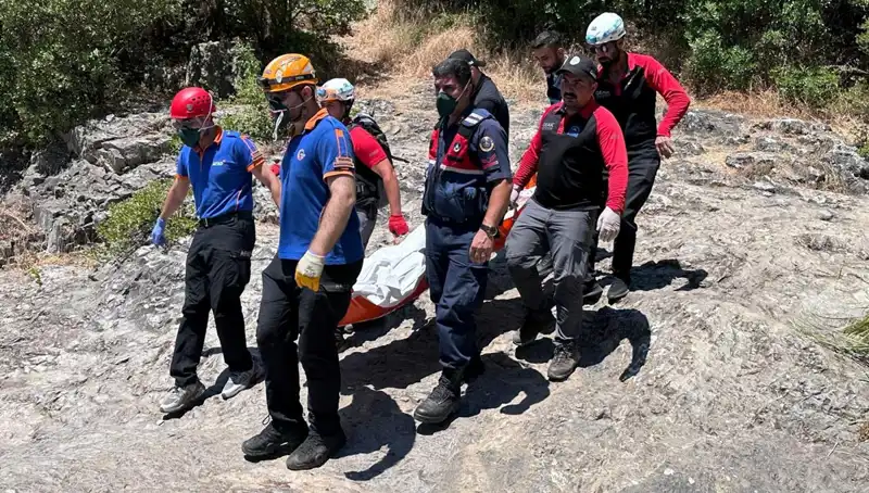 Kayalıkların Arasında Sır Ölüm: Doğanın Gizemi Ortaya Çıktı