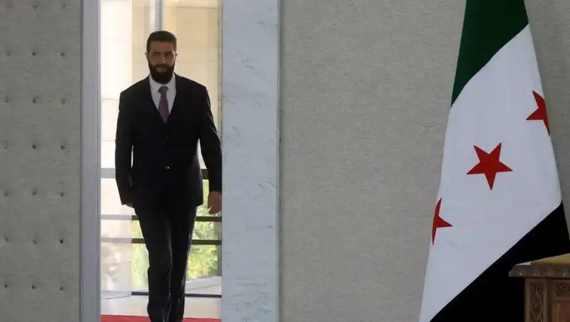 Paris'teki Şara-Macron Zirvesi: Fransa, Suriye'nin Yeniden İnşası İçin Destek Sağlayacak