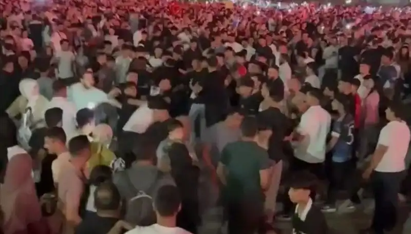 Konserde Bıçaklı Kavga: Üç Kişi Yaralandı, Güvenlik Önlemleri Gözden Geçirilmeli