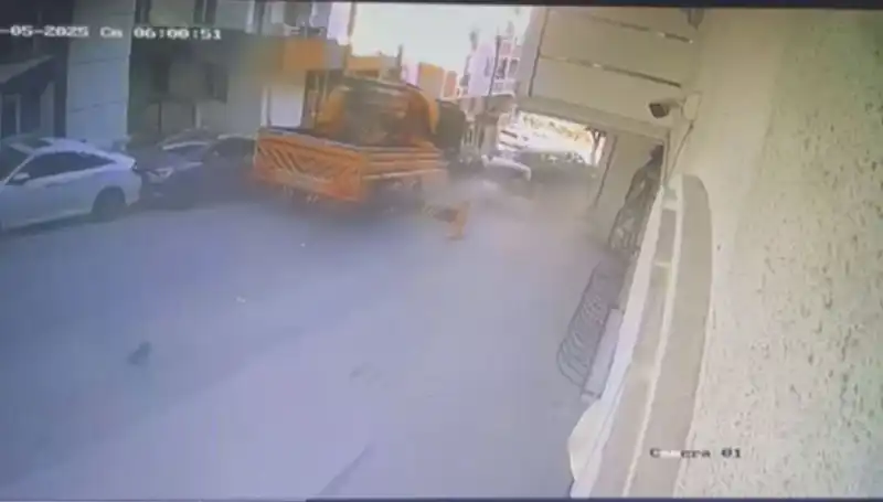 Kontrolden Çıkan Vinç, 23 Aracın Üzerinden Geçerek Son Buldu