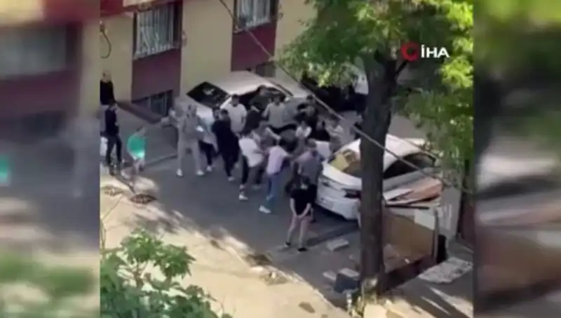 Kapıları Zorlayan Madde Bağımlısına Şok Meydan Dayanağı