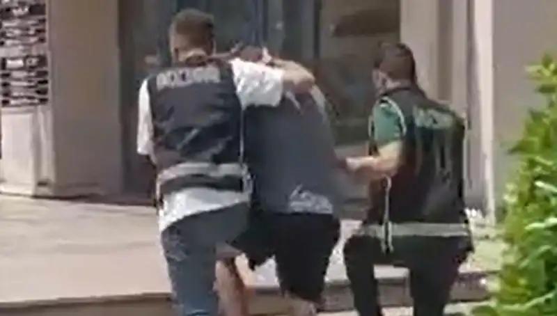 Sahte Döviz İle Alışveriş Yapan Turist Türkiye'den Sınır Dışı Edildi