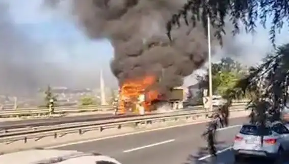 D-100 Karayolu'nda TIR Yangını: Trafik Durma Noktasına Geldi