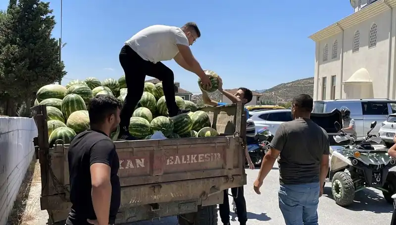 Ücretsiz Karpuz Dağıtımıyla Yaz Aylarına Renk Katan Etkinlik
