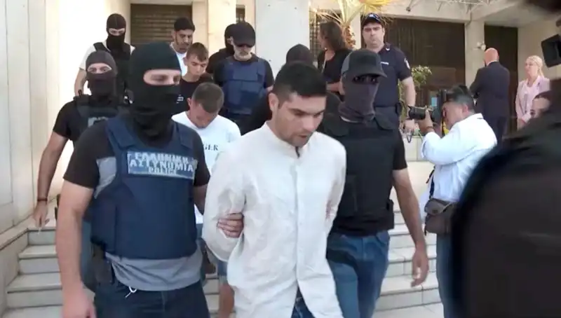 Atina’da Cinayet Skandalı: Profesörün Eski Eşi ve 5 Kişi Gözaltında