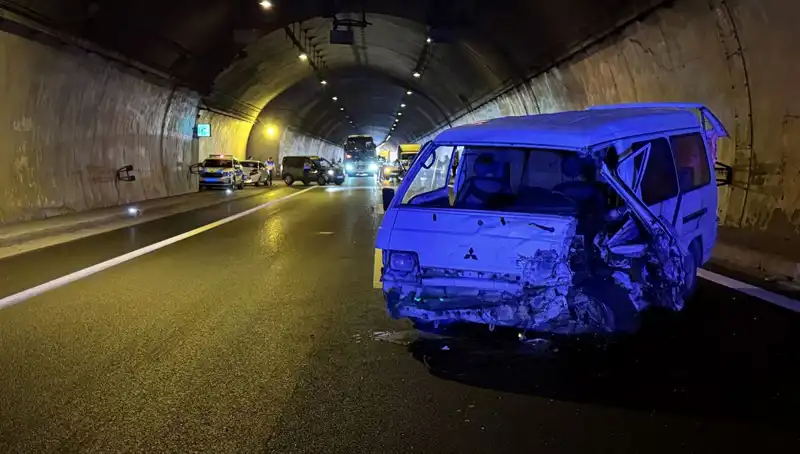 TEM Otoyolu’nda Zincirleme Kaza: Yaralılar ve Trafik Kaosu!