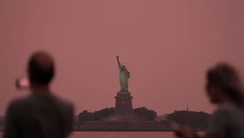 Kanada Yangınlarının Dumanı New York'u Kapladı: Şehir Nefes Alamıyor