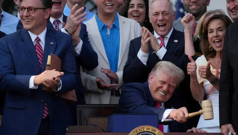 Trump, Büyük ve Güzel Yasa Tasarısı ile Ekonomi İçin Kolları Sıvadı