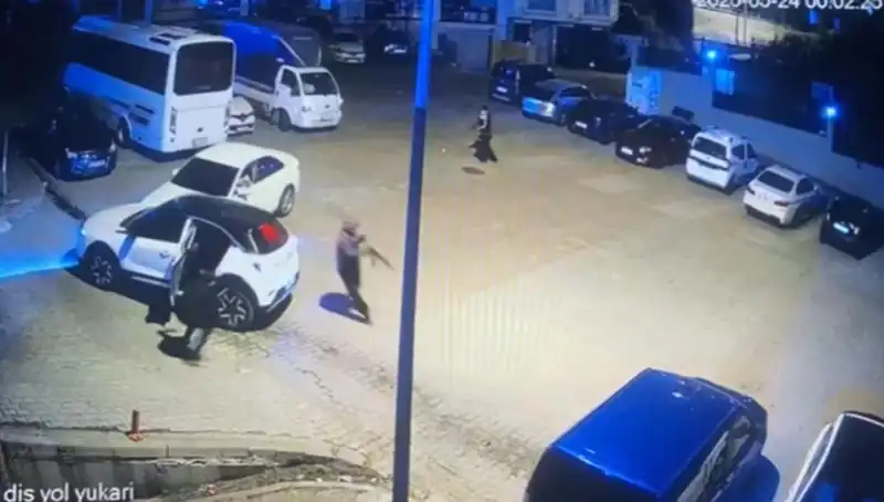 Kağıthane'de Kalaşnikovlu Saldırganlar Sokakları Dehşete Sürdü