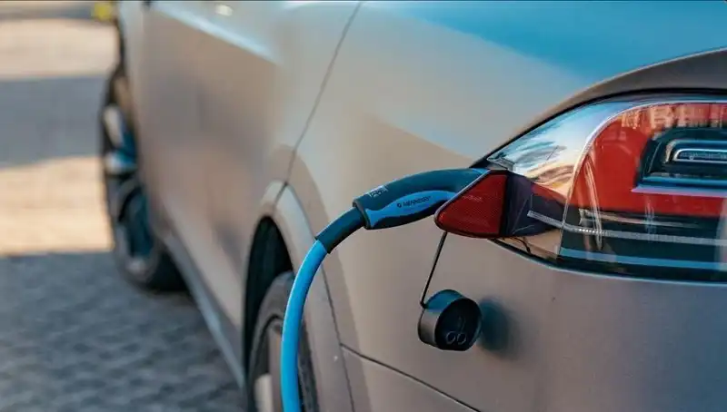 2023'ün İlk Yarısında 9,1 Milyon Elektrikli Otomobil Satışı: Pazar Trendleri