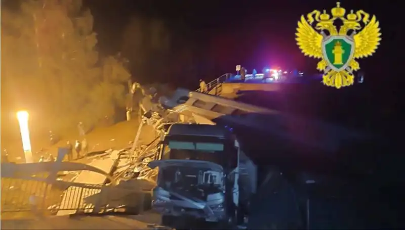 Rusya'da İki Köprünün Çökmesi: Tren Kazası Trajedisi