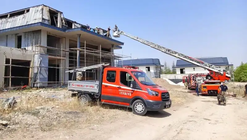Gölbaşı'nda Villalar Arasında Şiddetli Yangın Paniği