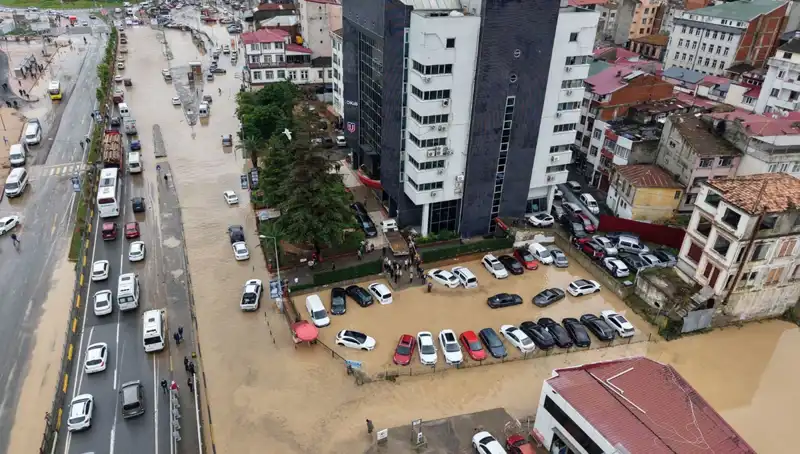 Trabzon'da Sel Felaketi: Kayıp Kişiyi Bulma Çalışmaları Sürüyor