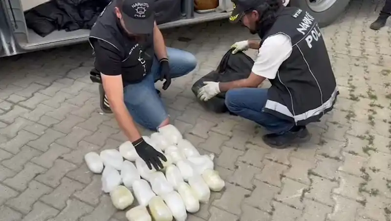 Yolcunun Valizinde Yer Alan 13 Kilo Metamfetamin Şoku!