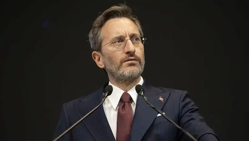 Fahrettin Altun'dan Özgür Özel'in Açıklamalarına Sert Yanıt: Siyasi Gerginlik Tırmanıyor