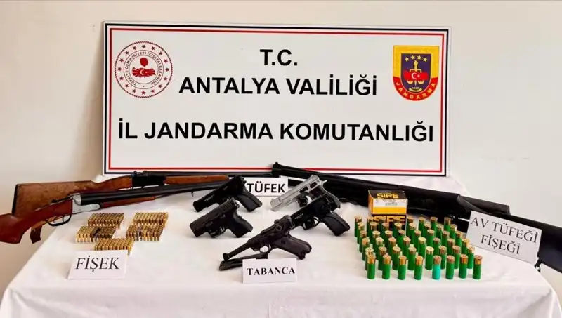 Antalya'da Ruhsatsız Silah Operasyonları: Neler Yaşandı ve İlgili Detaylar