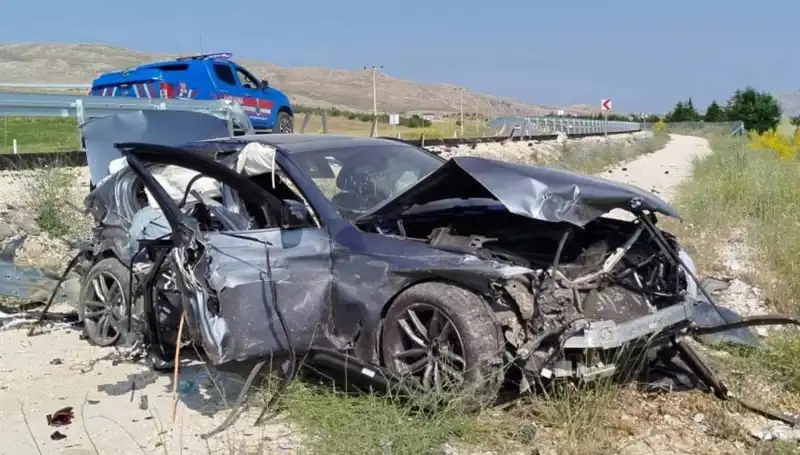 Sivas'ta İki Farklı Trafik Kazası: Korkutan Duygu ve 9 Yaralı