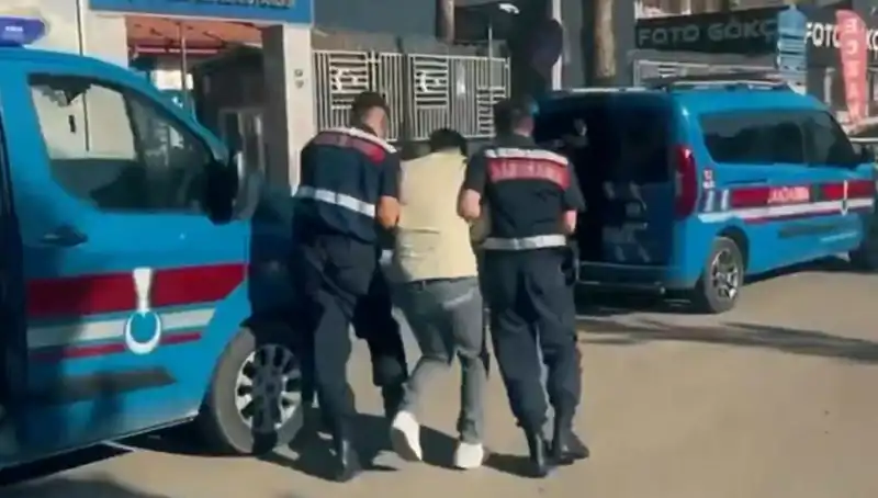 10 İlde 5 Suç Örgütüne Flaş Operasyon: 74 Kişi Gözaltına Alındı