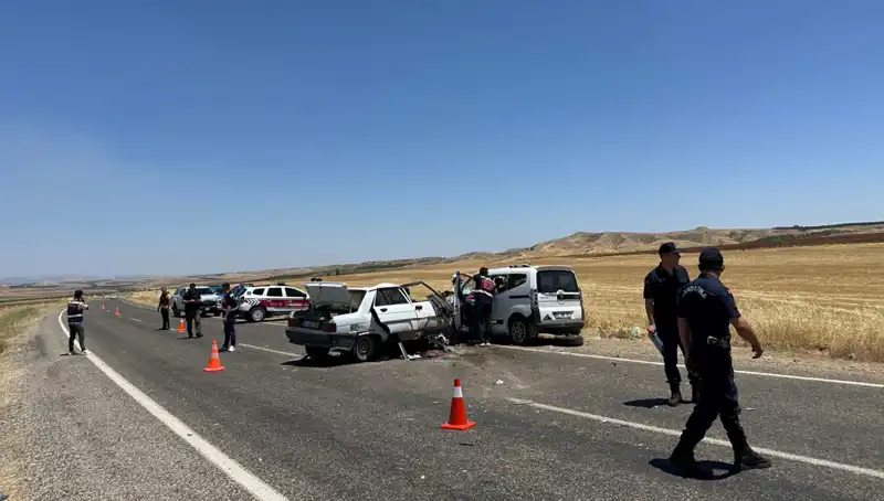 Adıyaman'da Feci Trafik Kazası: 4 Kişinin Hayatını Kaybettiği Olayın Ayrıntıları