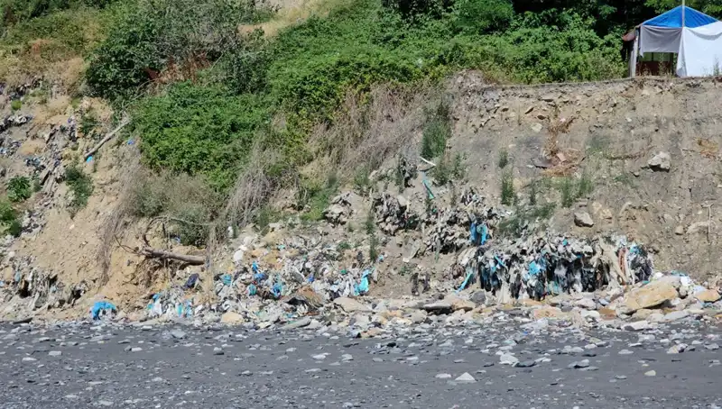 Kozlu Sahil'deki Çöp Yığını: Doğa ve Turizm İçin Büyük Tehdit