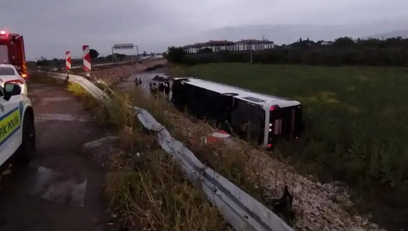 Manisa’da Yolcu Otobüsü Kazası: Kazada Yaralıların Sayısı Artıyor