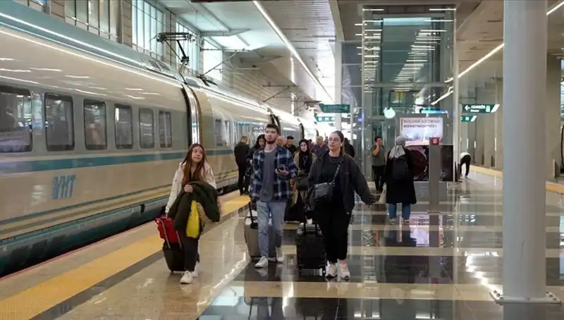 YHT'lerde Yapılan Ek Seferler Yolcuları Sevindiriyor!