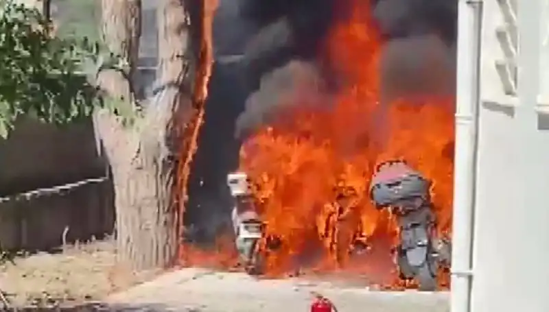 Park Halindeki Motosikletler Alev Alev Yandı: Olayın Sebebi Ne?