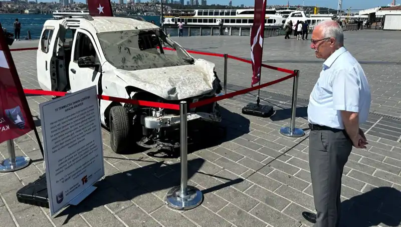 15 Temmuz Darbe Girişiminde Tank Altında Kalan Otomobiller Sergileniyor