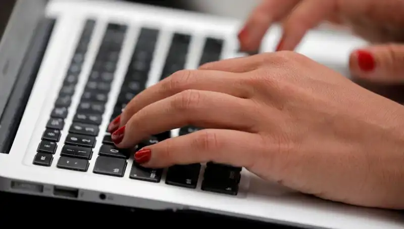 Laptop Mikrofonları: Kapalıyken Bile Dinlenmekte Gizli Tehlike!