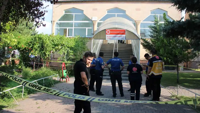 Husumetliyle Hesaplaşma: Namazda Kan Dolu Anlar