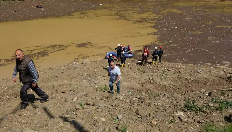 Trabzon'daki Sel Felaketi: Evinde Su Tahliye Ederken Yaşanan Drama