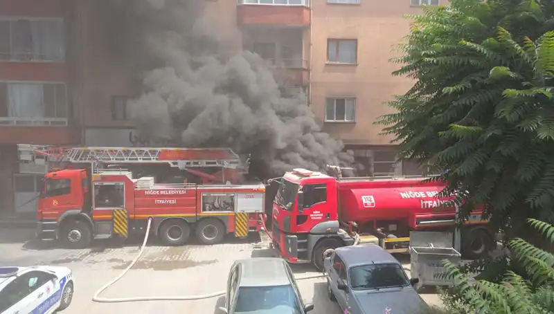 Niğde'de Beyaz Eşya Deposunda Çıkan Yangın Korkuttu!