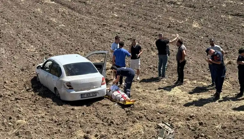 Osmaniye'de Feci Kaza: Otomobil Tarlaya Uçtu, Üç Kişi Yaralandı
