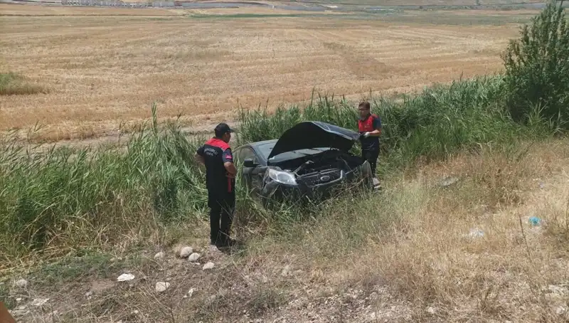 Otomobil Şarampole Uçtu: İki Kişi Yaralandı, Neler Yaşandı?