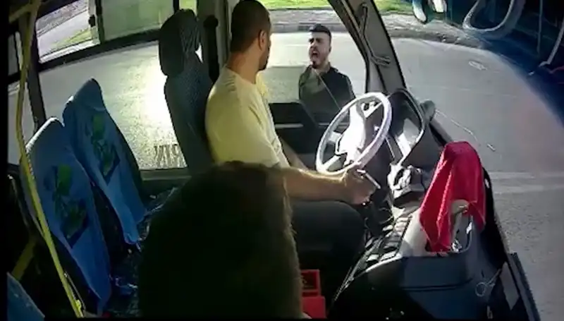 Antalya'da Otobüs Şoförünü Bıçaklayarak Kaçan Şahıs Yakalandı