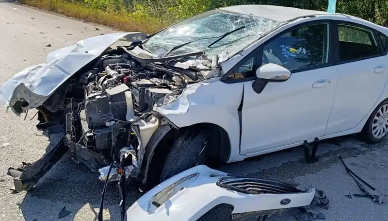 Çanakkale'de Trafik Kazası: 2 Kişi Yaralandı, Detaylar Şok Edici!